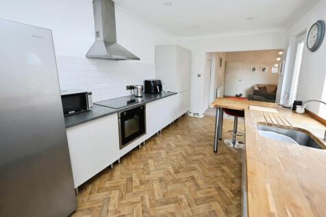 pbox-kitchen-320430.JPG