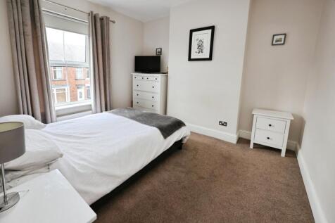 pbox-bedroom-320430.JPG