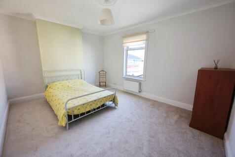 pbox-bedroom-323631.JPG