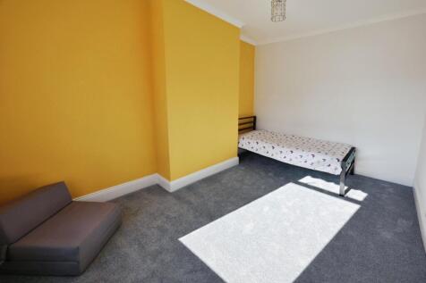 pbox-bedroom-323631.JPG