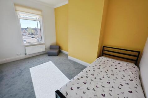 pbox-bedroom-323631.JPG