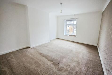 pbox-bedroom-325354.JPG