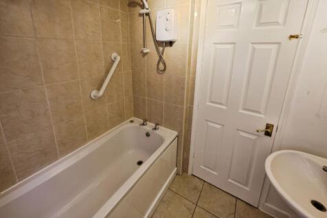 pbox-bathroom-325354.JPG