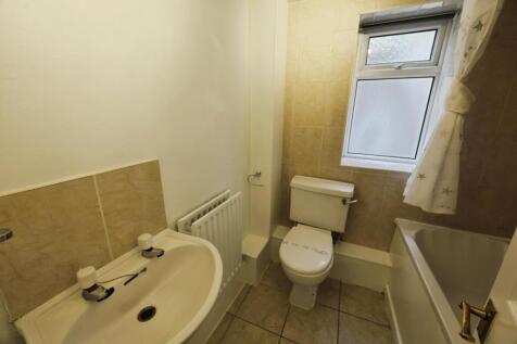 pbox-bathroom-325354.JPG