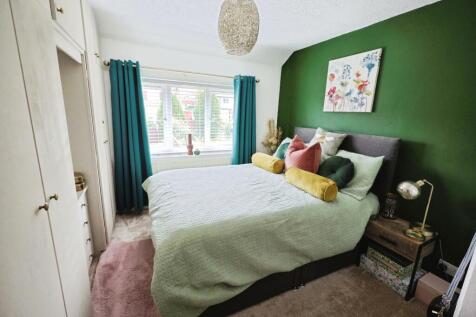 pbox-bedroom-325348.JPG