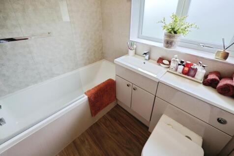 pbox-bathroom-325348.JPG