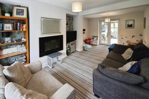 pbox-living_room-325351.JPG