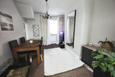 pbox-bedroom-329592.JPG