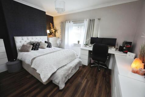 pbox-bedroom-329592.JPG