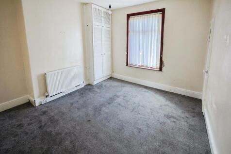 pbox-bedroom-329833.JPG