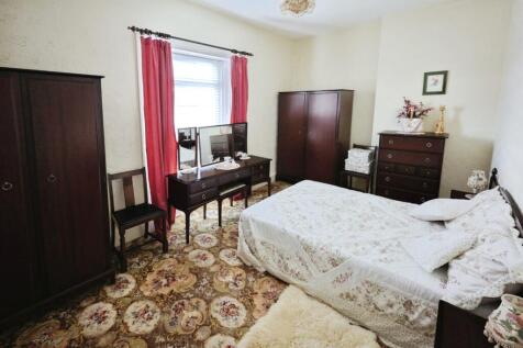 pbox-bedroom-330061.JPG