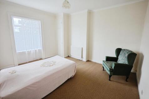 pbox-bedroom-330061.JPG