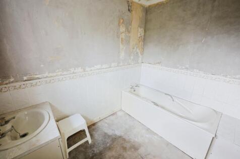 pbox-bathroom-330061.JPG