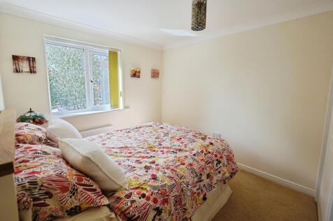 pbox-bedroom-333422.JPG