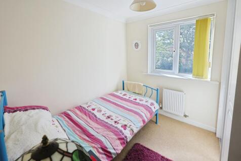 pbox-bedroom-333422.JPG