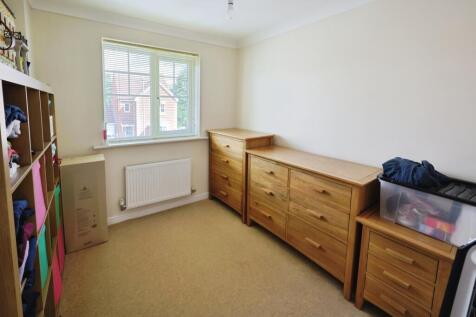 pbox-bedroom-333422.JPG