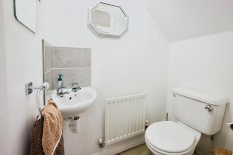 pbox-bathroom-333088.JPG
