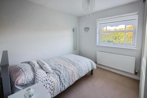 pbox-bedroom-333088.JPG