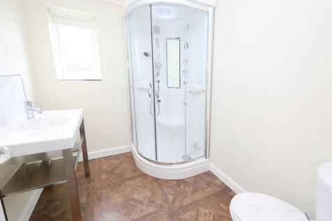 pbox-bathroom-318949.JPG