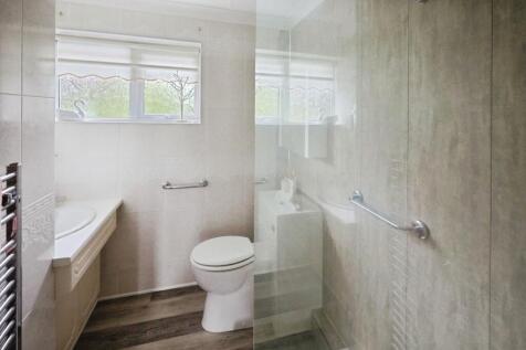 pbox-bathroom-335449.JPG