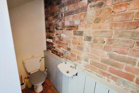 pbox-bathroom-338732.JPG