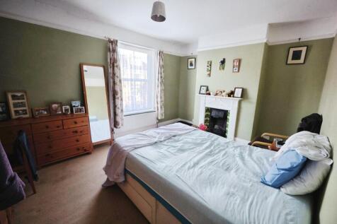 pbox-bedroom-338732.JPG