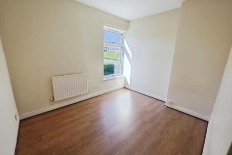 pbox-bedroom-338299.JPG