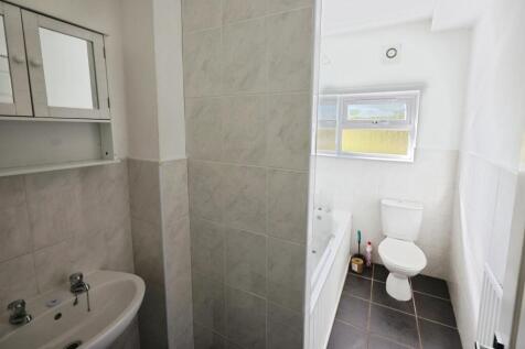 pbox-bathroom-338299.JPG