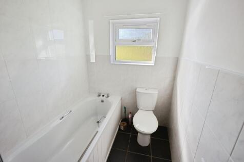 pbox-bathroom-338299.JPG