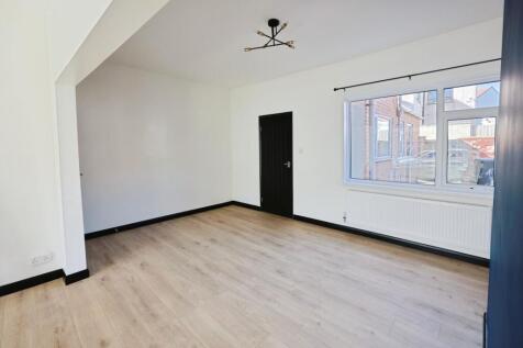 pbox-bedroom-334489.JPG