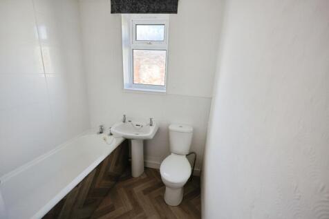 pbox-bathroom-338376.JPG
