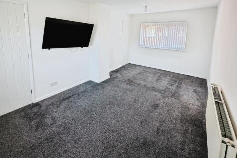 pbox-bedroom-338021.JPG