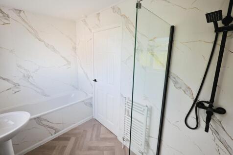 pbox-bathroom-342205.JPG