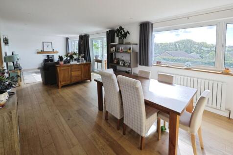 pbox-dining_room-342201.JPG