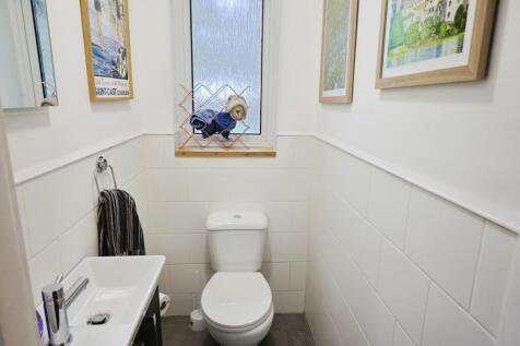 pbox-bathroom-342201.JPG