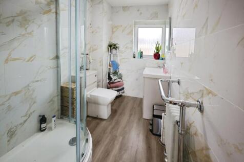 pbox-bathroom-342201.JPG