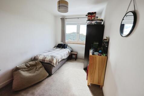 pbox-bedroom-342201.JPG