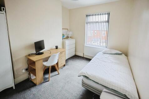 pbox-bedroom-343350.JPG