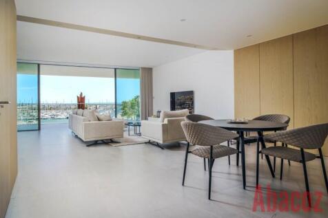 Lounge/dining area