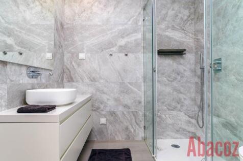 Guest bathroom 2