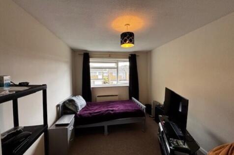 73 Richens bedroom 1