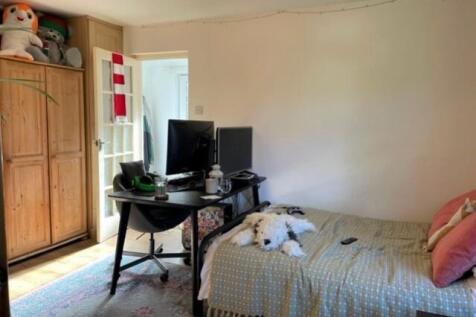 Living room 4
