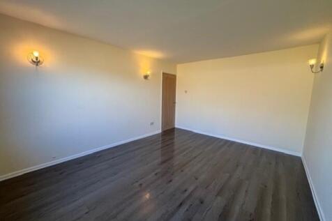 5 Larksfield lounge 1