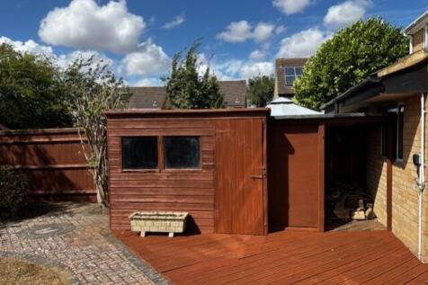 27 Mayfield shed and woodstroe