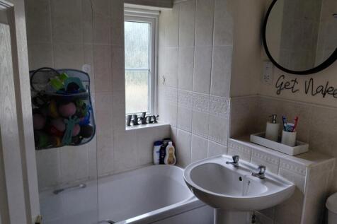 5 Blackthorn bathroom