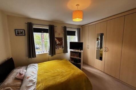Bed 2 with wardrobes