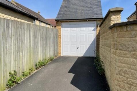 52 Willow garage and drive