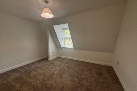 Flat 5 bedroom 1