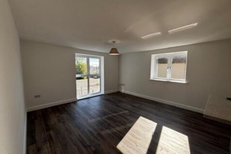 OPEN PLAN LOUNGE DINER