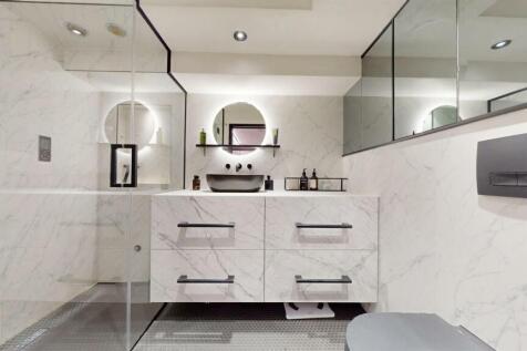 1BKHbathroom3.jpg